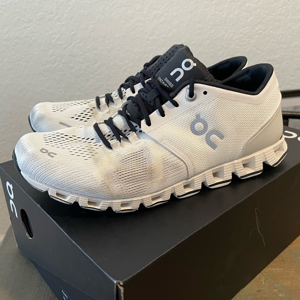 On Running Cloud X Womens 9.5